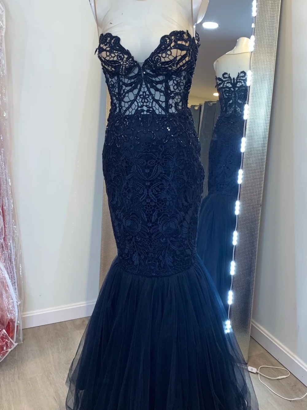 Tarik Ediz Navy Lace & Tulle Mermaid Prom Gown